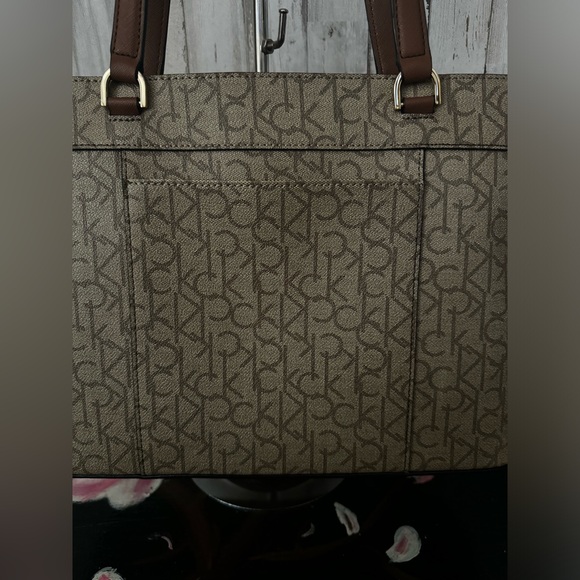 🏷️NWT Calvin Klein Louise monogram signature tote - Picture 8 of 10